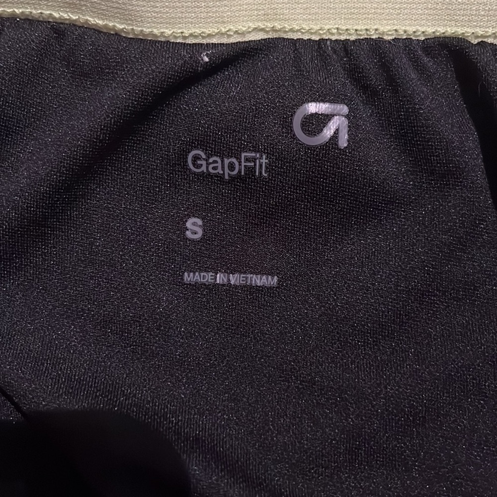 SIZE SMALL Gap Fit Camo Athletic Shorts - Picture 3 of 4
